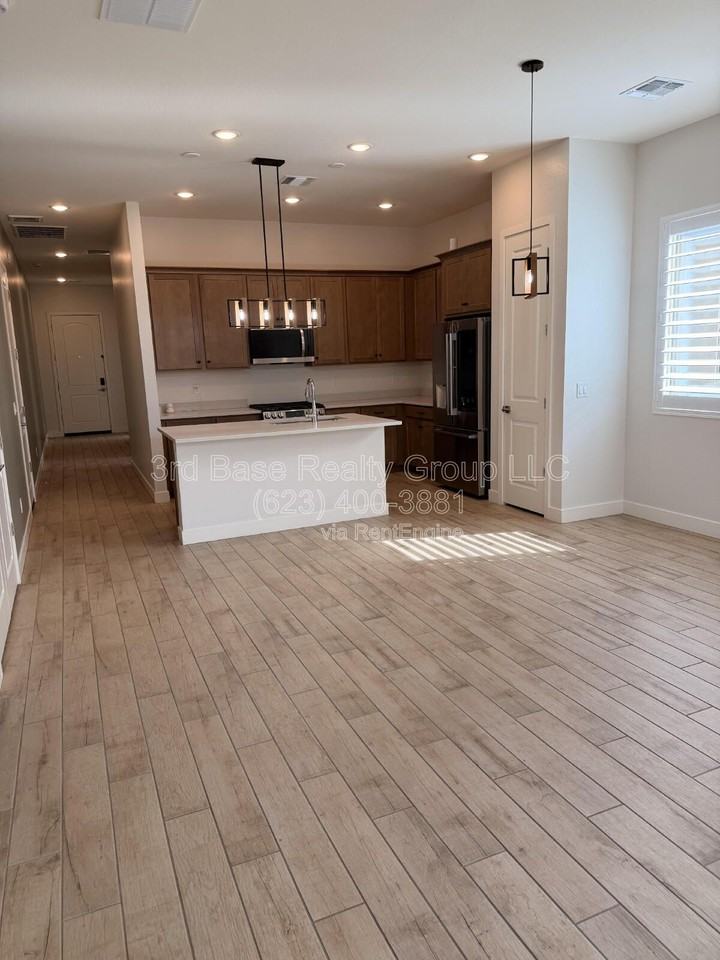 20363 W Sells Dr - Photo 3 of 22