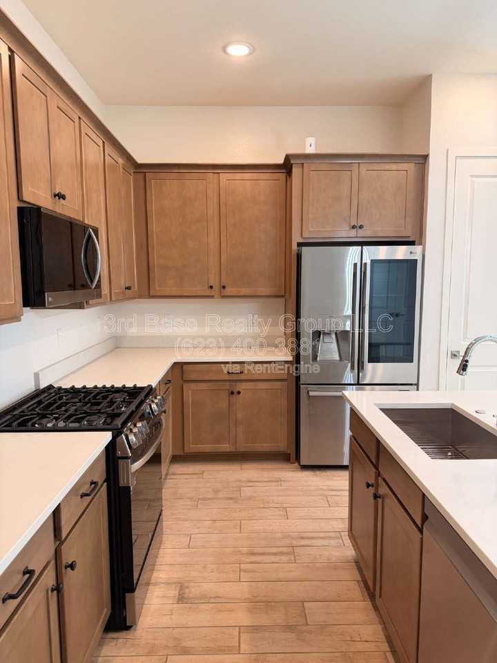 20363 W Sells Dr - Photo 4 of 22