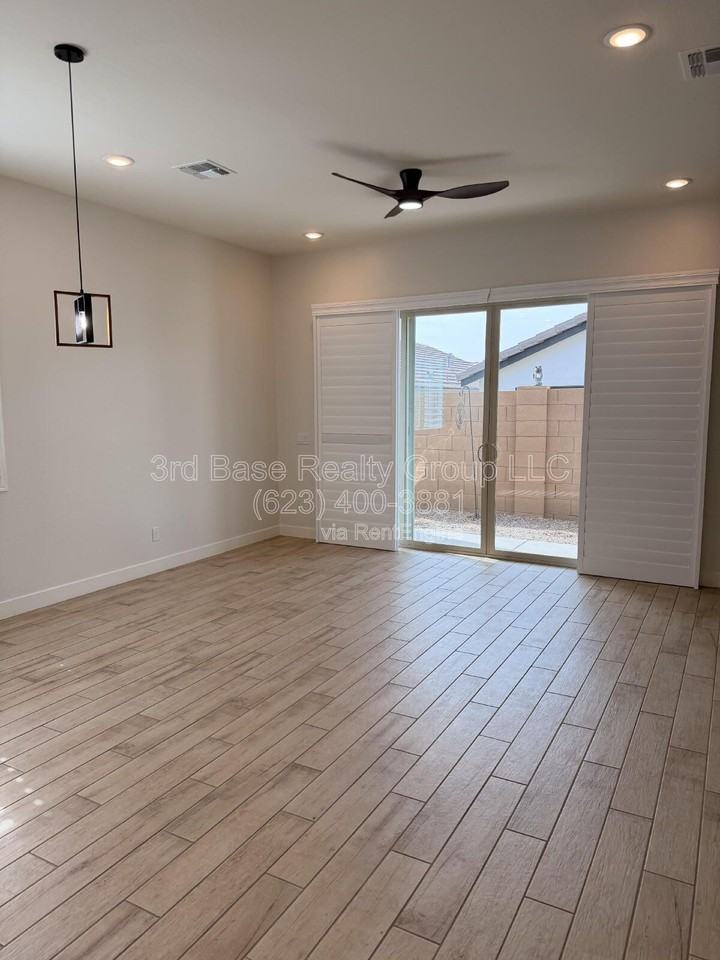 20363 W Sells Dr - Photo 6 of 22