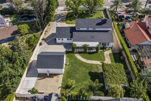 21801 Chatsworth St - Photo 2 of 24