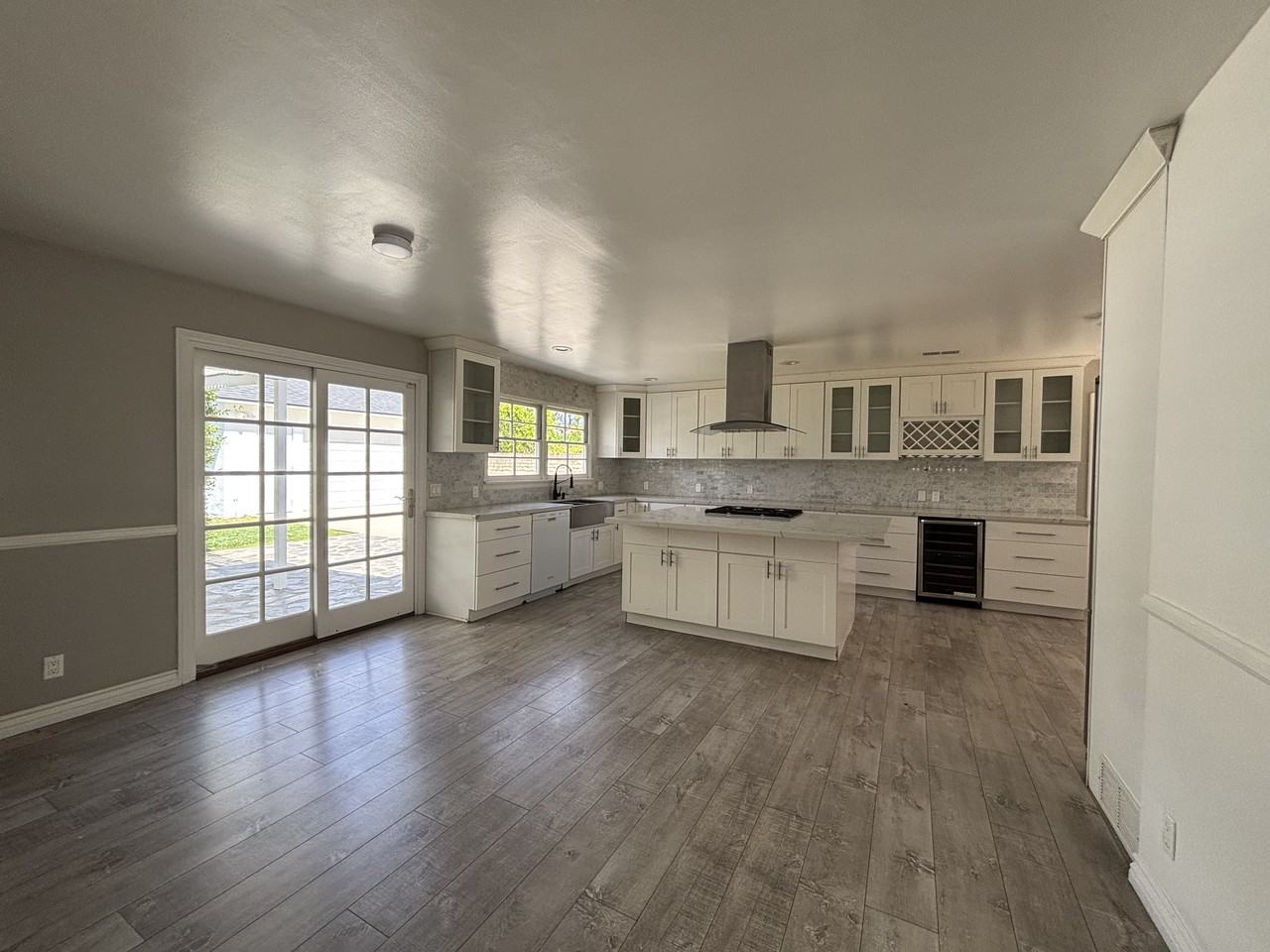 21801 Chatsworth St - Photo 6 of 24