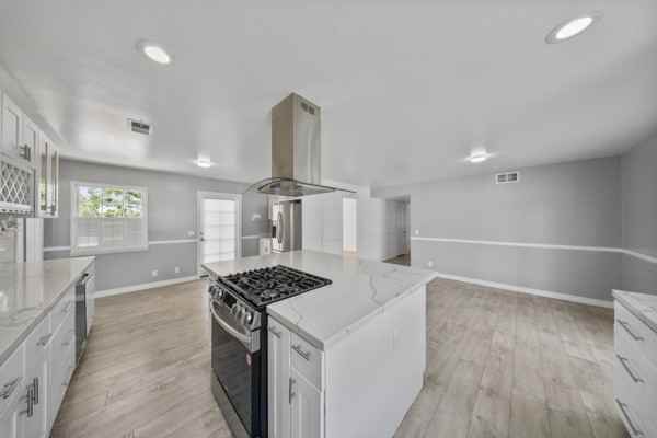 21801 Chatsworth St - Photo 7 of 24