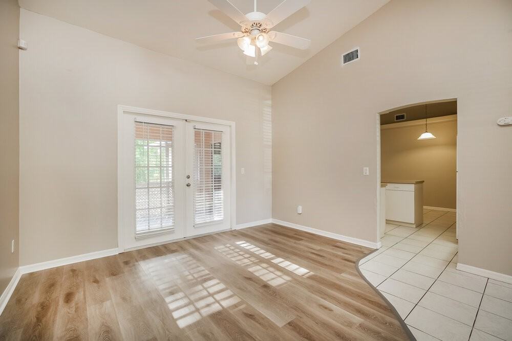 710 Fullerton Ave S - Photo 5 of 16
