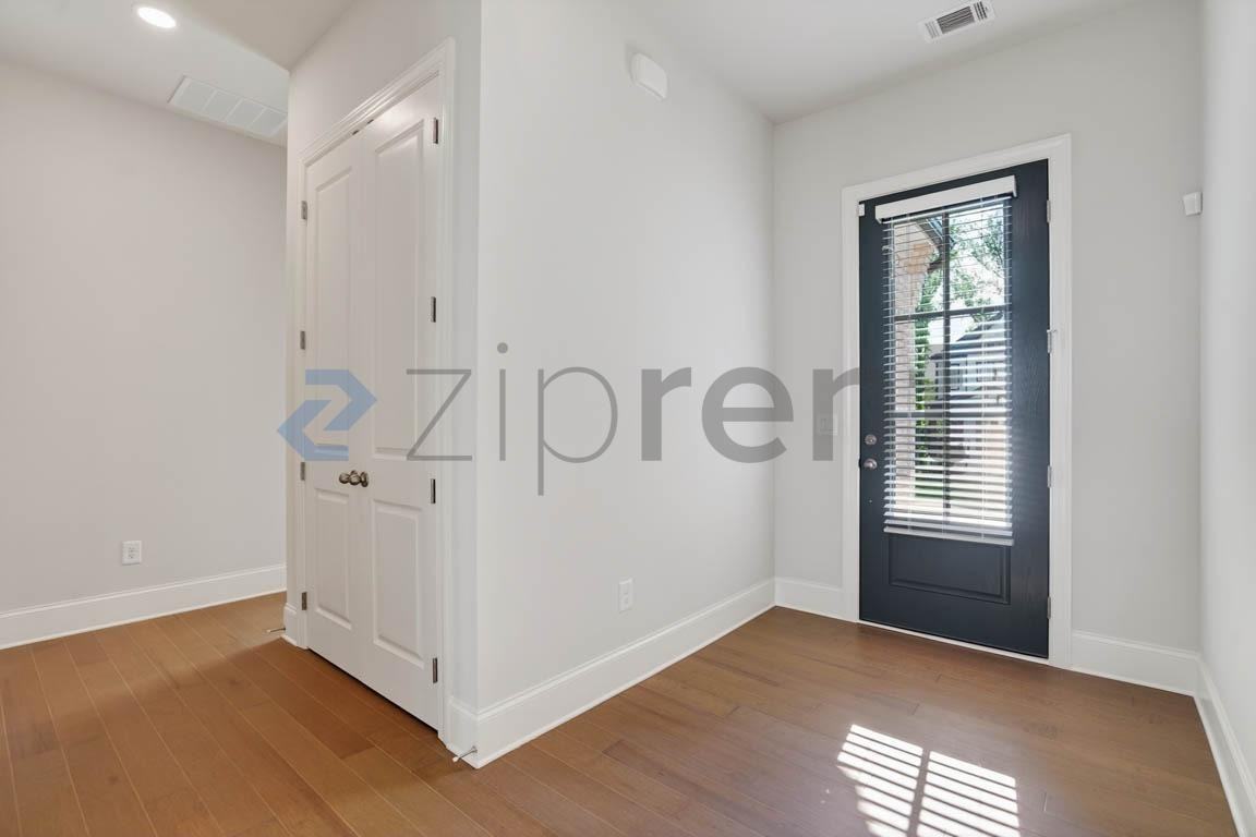 6510 Wallace Farms Dr - Photo 4 of 40