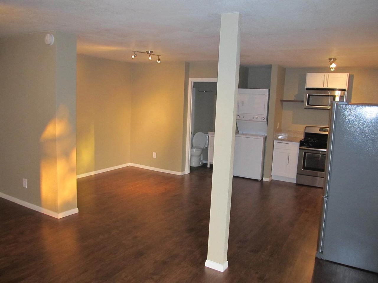 411 Idaho Ave - Photo 3 of 10