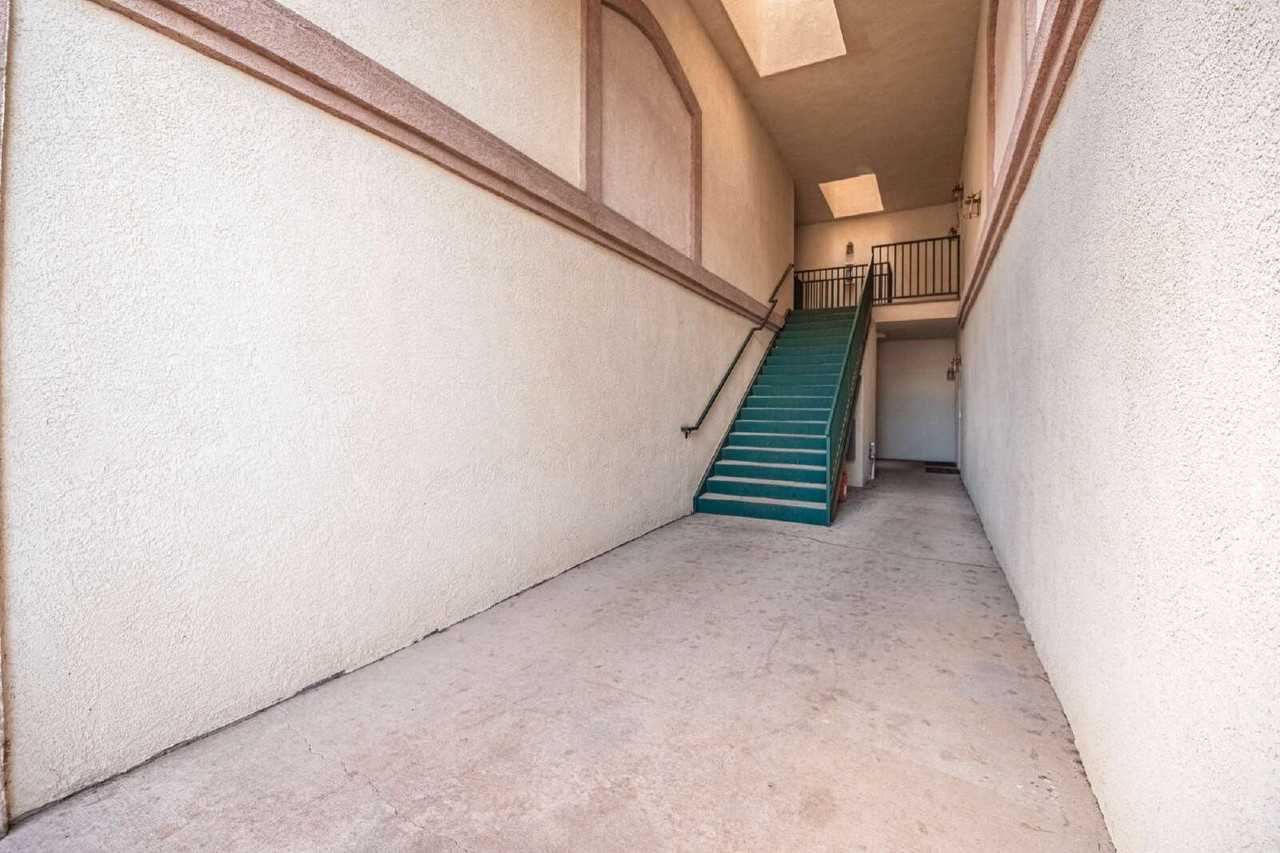 3080 Mandalay Grv - Photo 5 of 23