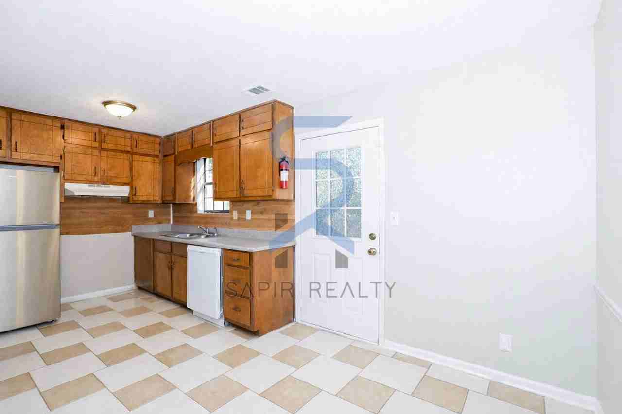 320 Sprucewood Ct - Photo 5 of 14