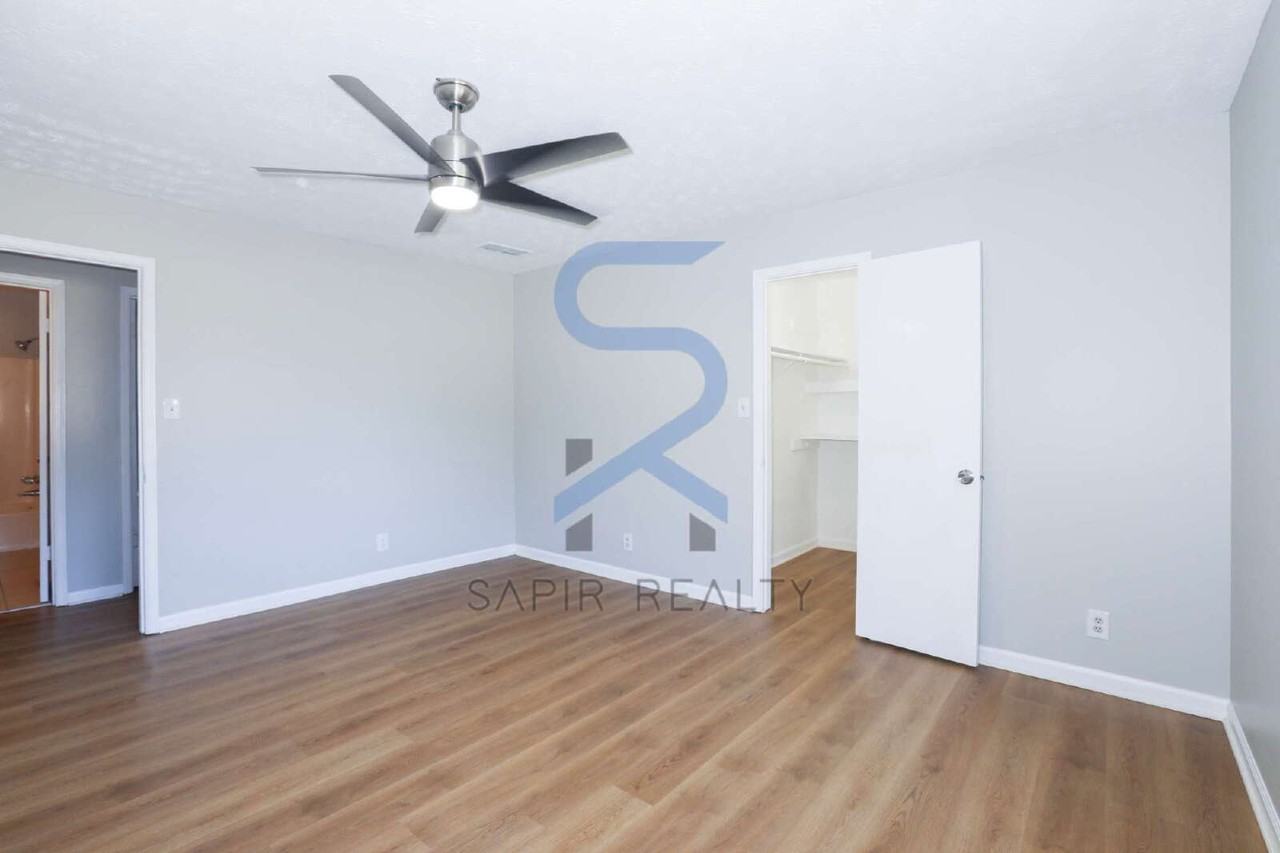 320 Sprucewood Ct - Photo 7 of 14