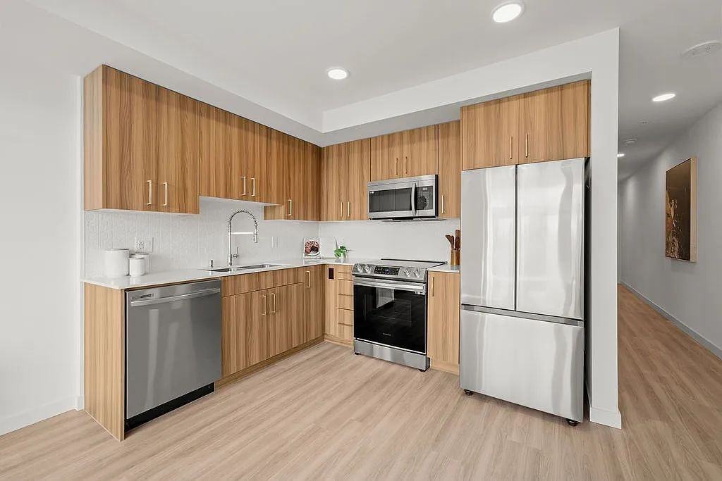 35 112th Ave Ne - Photo 2 of 5