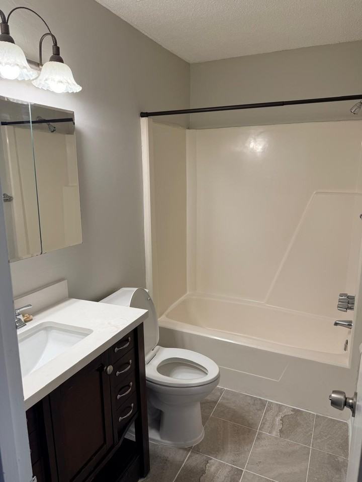 607 Crows Nest Ct #1 - Photo 2 of 8