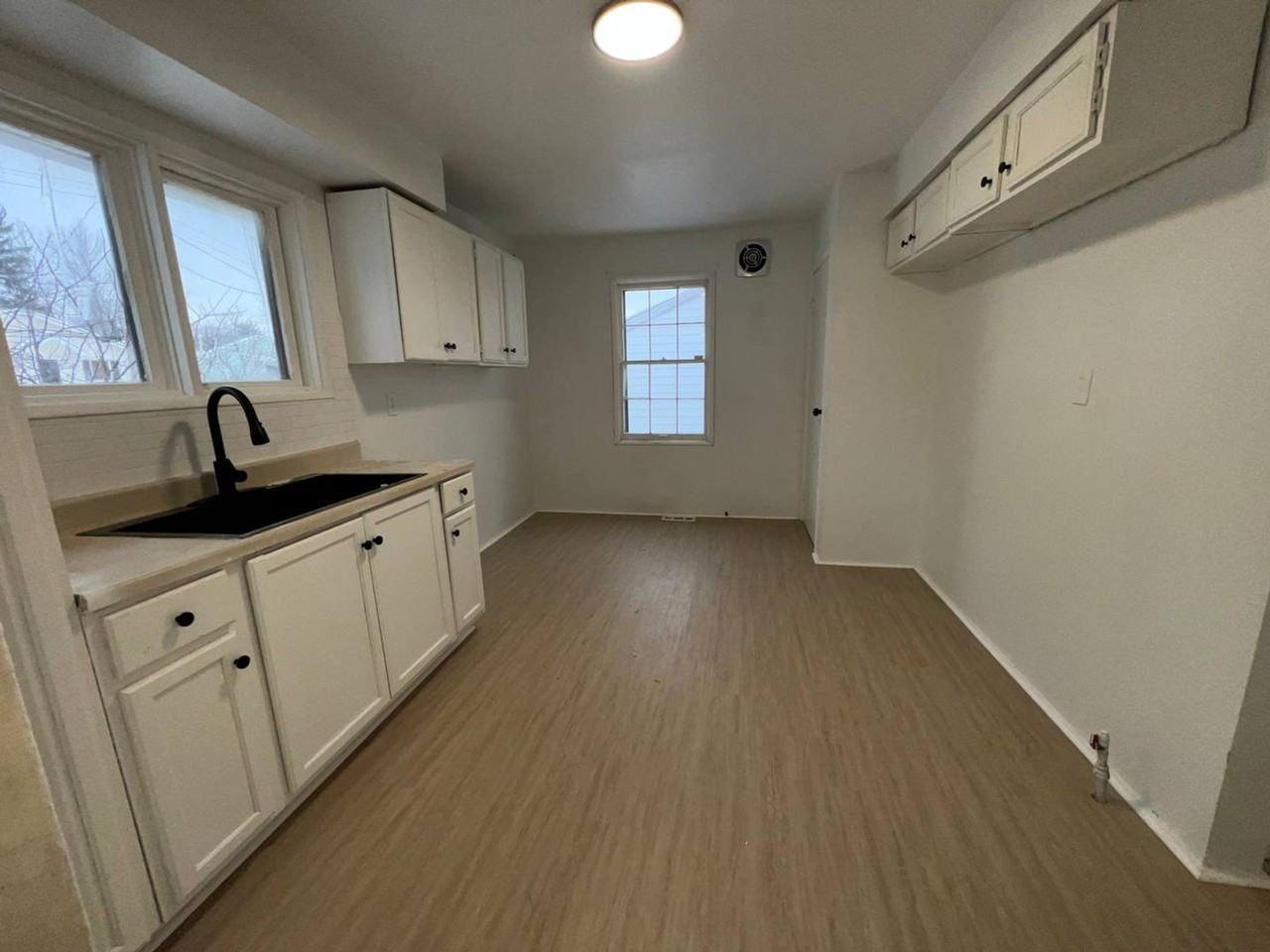 16805 Fairfax Ave - Photo 2 of 14