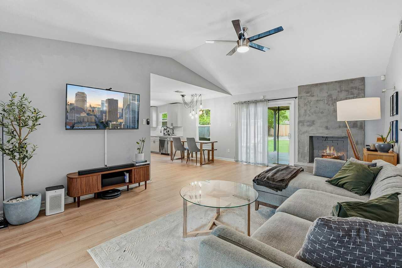 5804 Brook Valley Dr - Photo 5 of 20