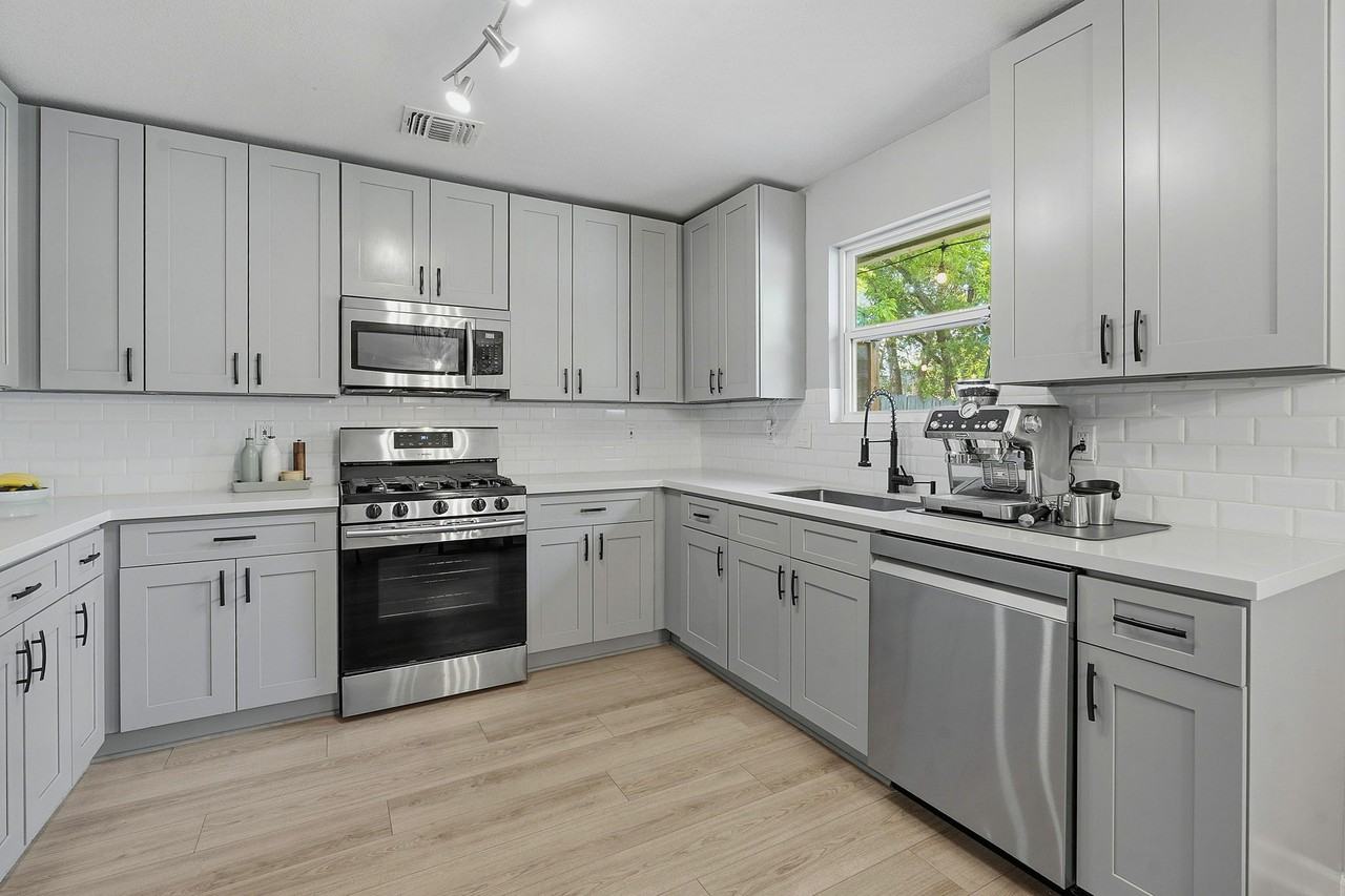 5804 Brook Valley Dr - Photo 6 of 20