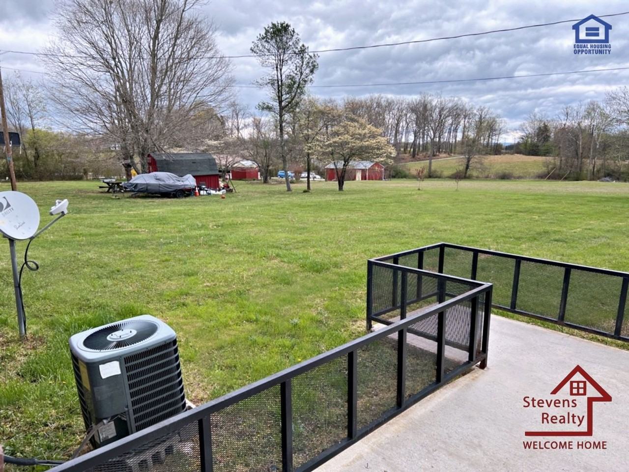 506 Davis St - Photo 4 of 13
