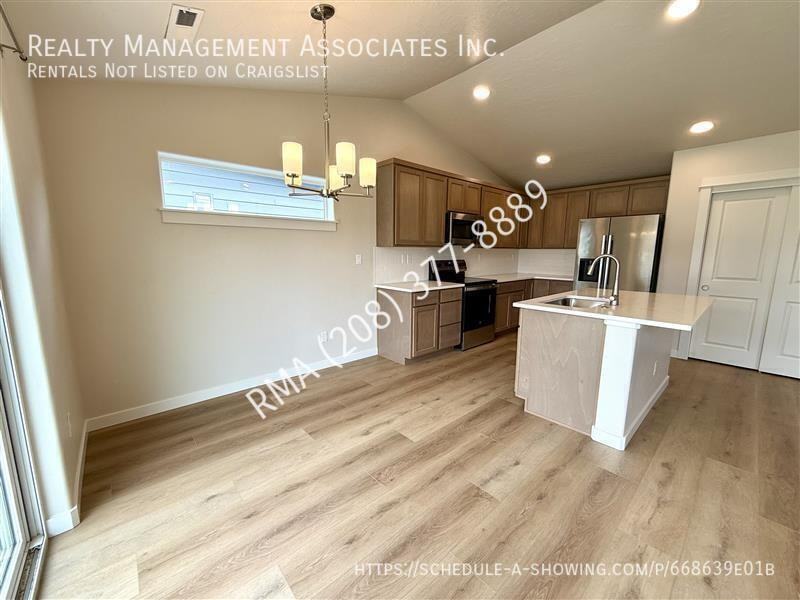 3799 N Marionberry Ave - Photo 5 of 21