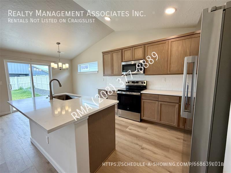 3799 N Marionberry Ave - Photo 6 of 21