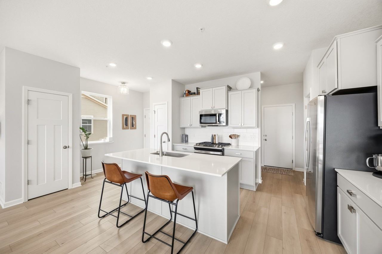 6719 Bluestem Way - Photo 3 of 36