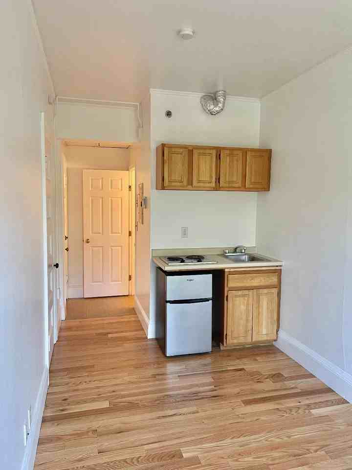 1061 Beacon St #9 - Photo 2 of 4