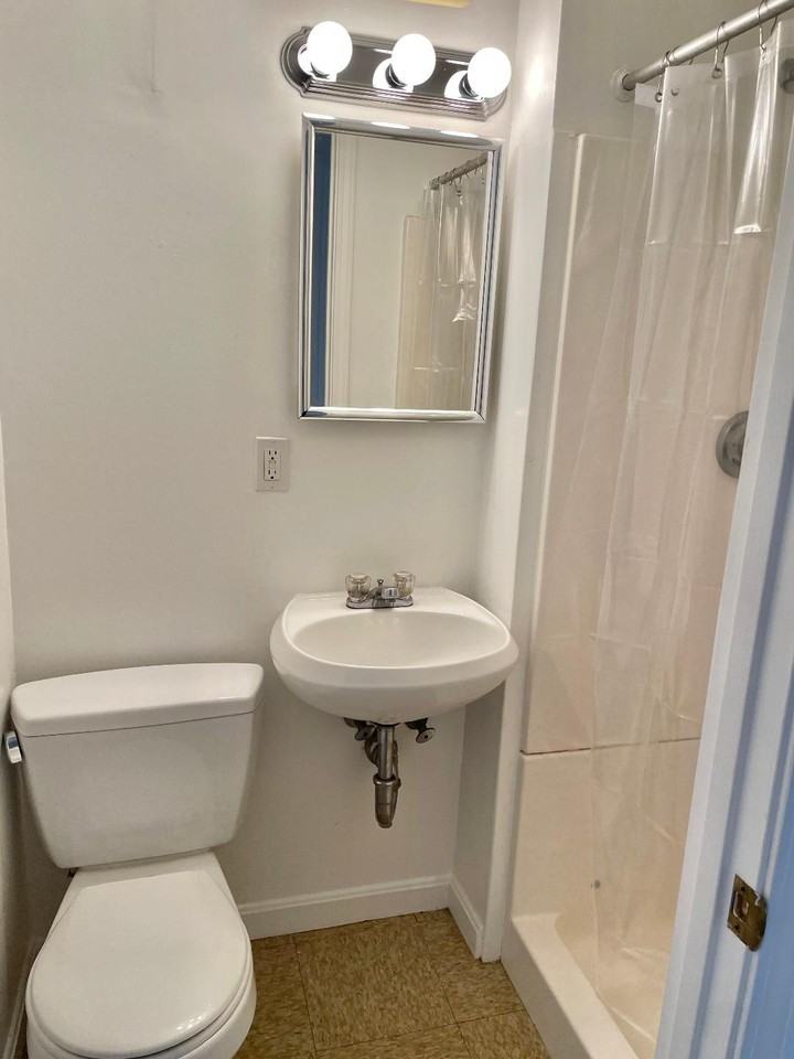 1061 Beacon St #9 - Photo 4 of 4