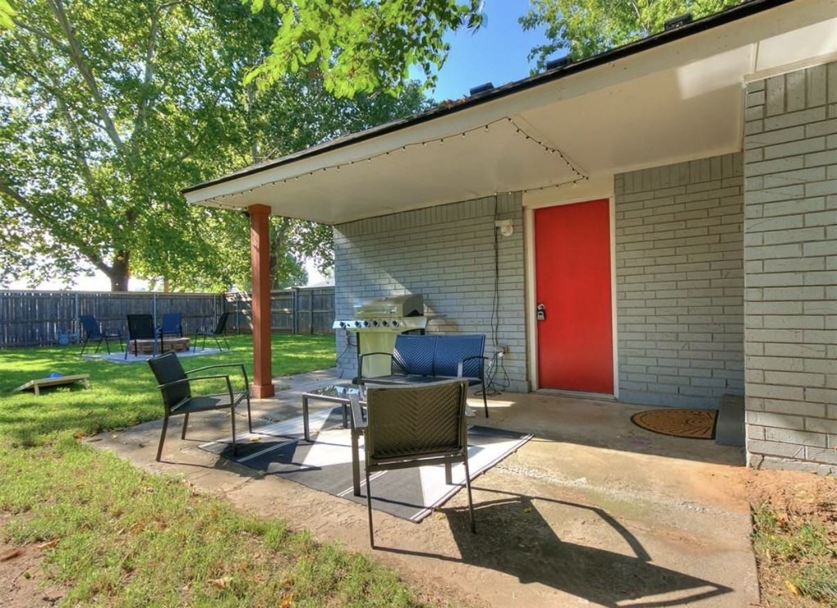 2020 W Brooks St #NA - Photo 5 of 31