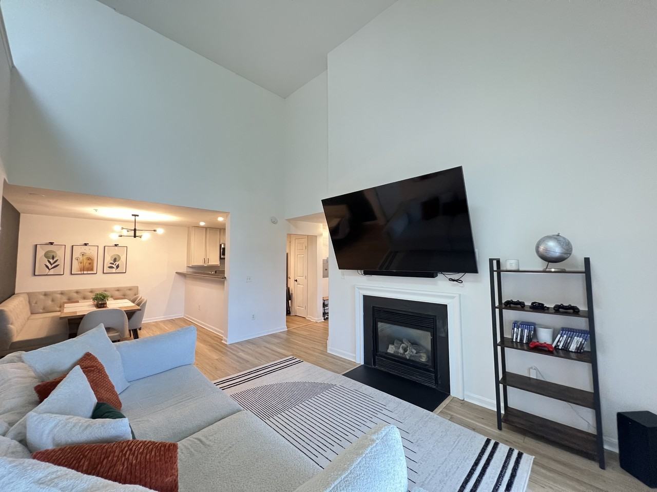 6512 Lake Park Dr #303 - Photo 3 of 24