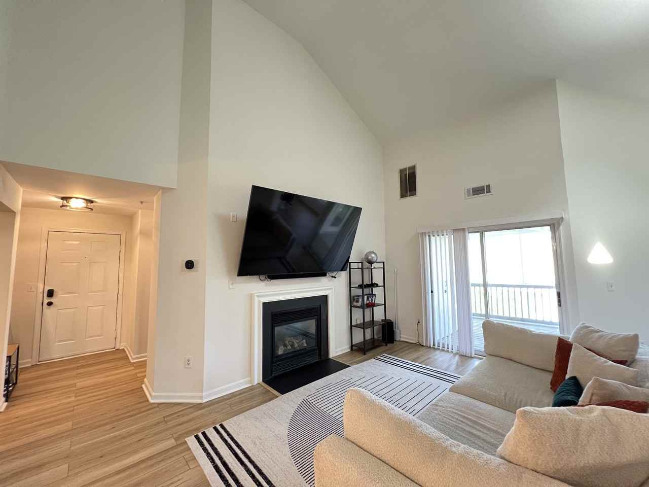 6512 Lake Park Dr #303 - Photo 4 of 24