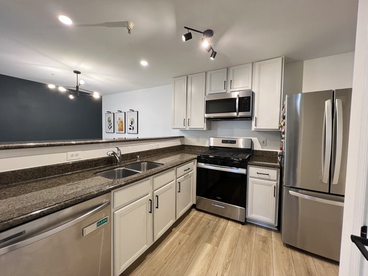 6512 Lake Park Dr #303 - Photo 6 of 24