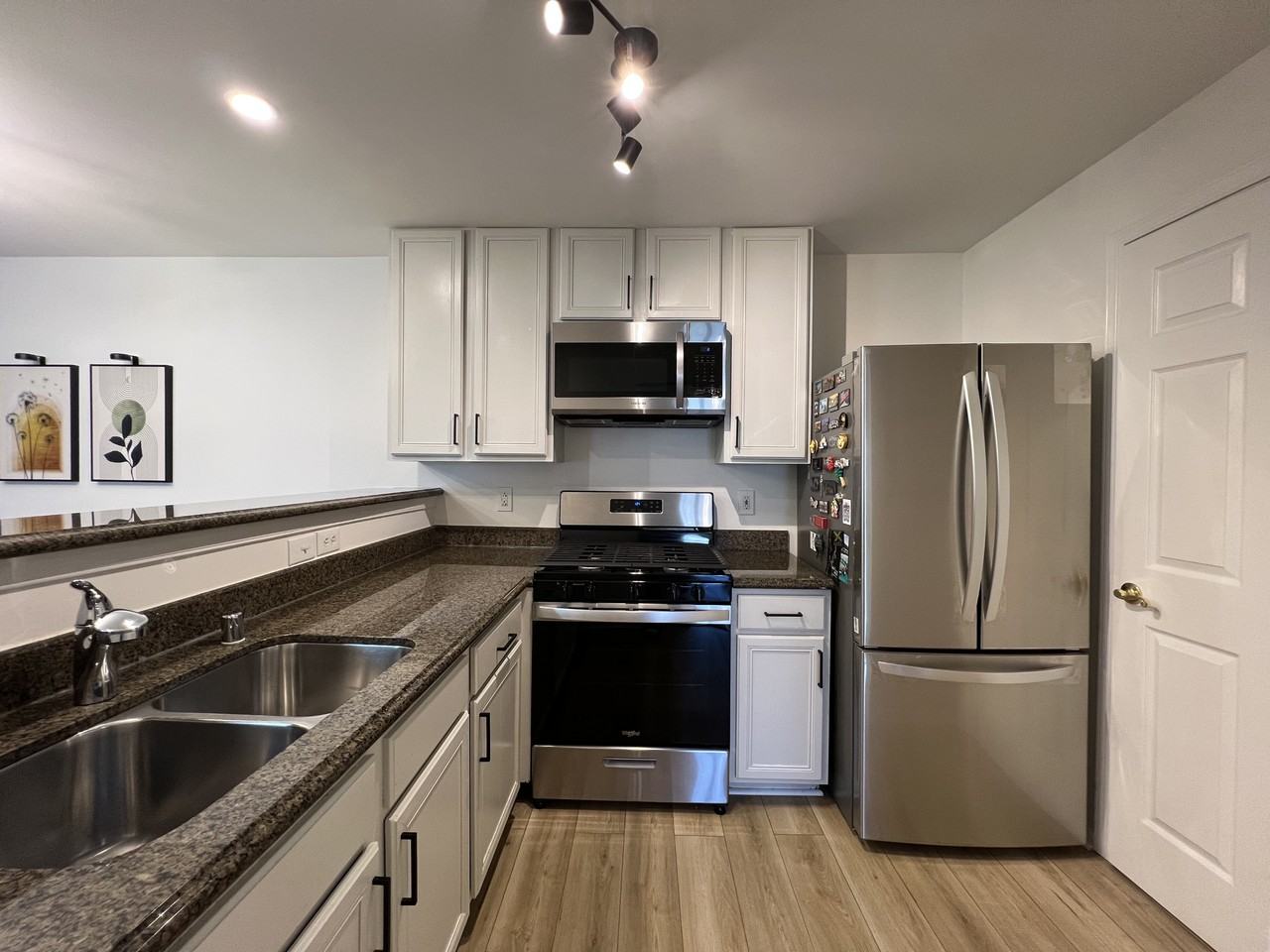 6512 Lake Park Dr #303 - Photo 7 of 24