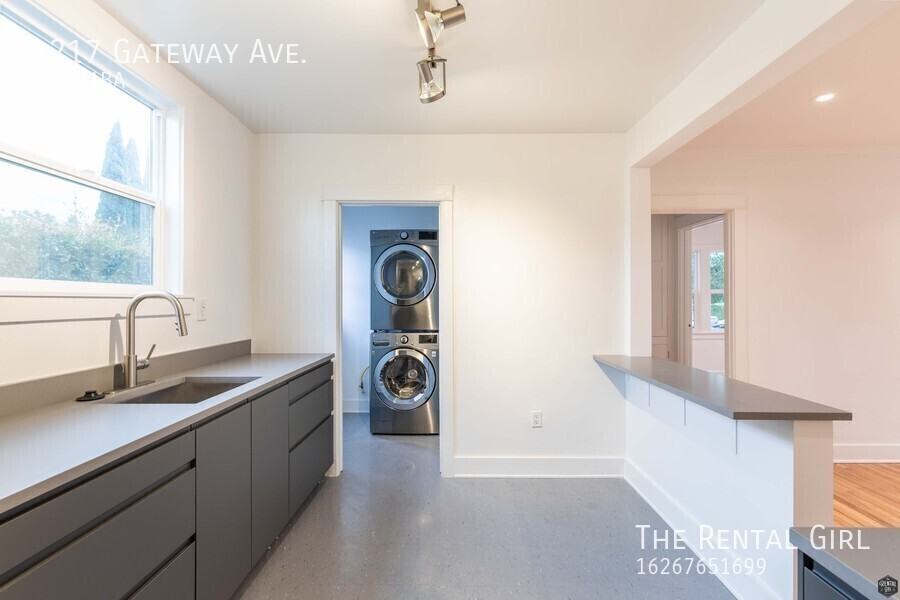 4217 Gateway Ave - Photo 2 of 25