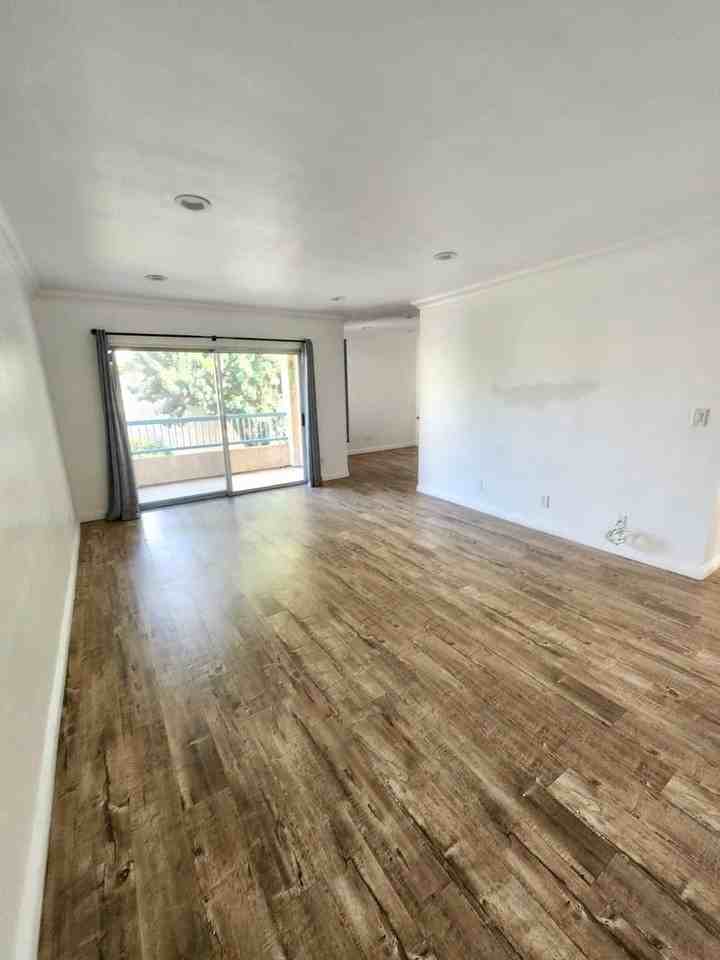 18307 Burbank Blvd - Photo 2 of 10