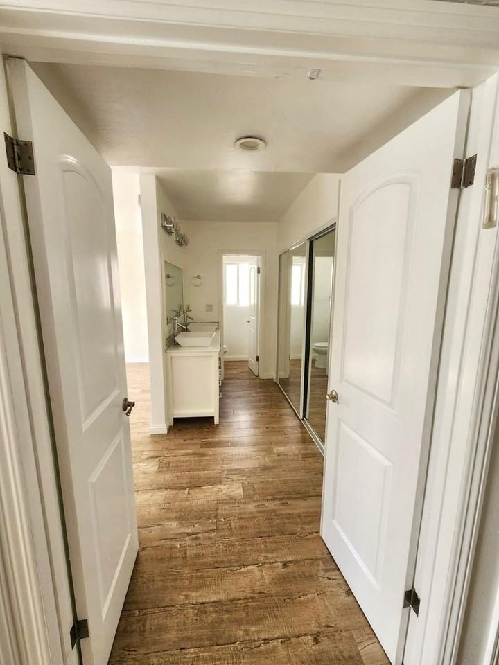 18307 Burbank Blvd - Photo 3 of 10