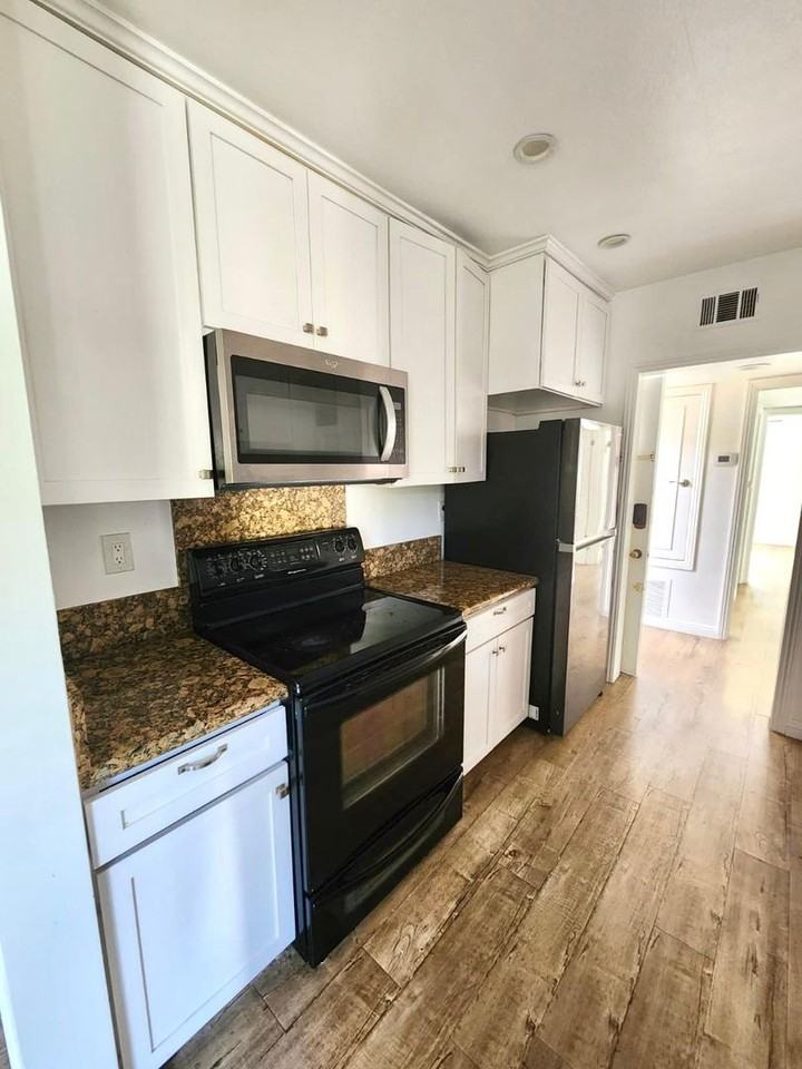 18307 Burbank Blvd - Photo 6 of 10