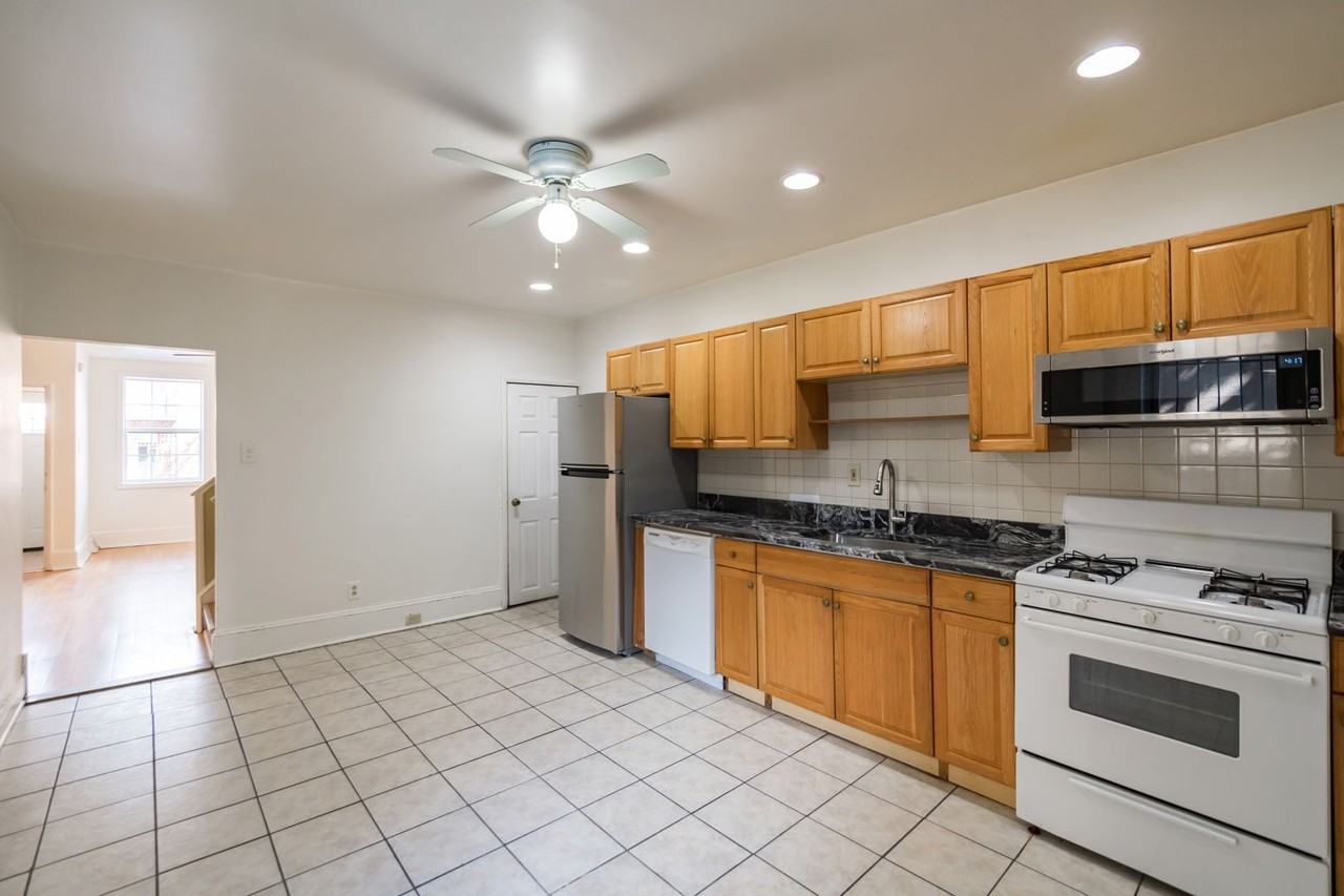 622 S 12th St - Photo 2 of 30