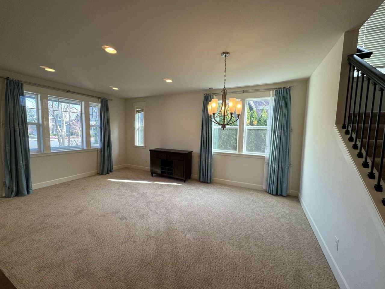 5619 Ne 8th St - Photo 4 of 45