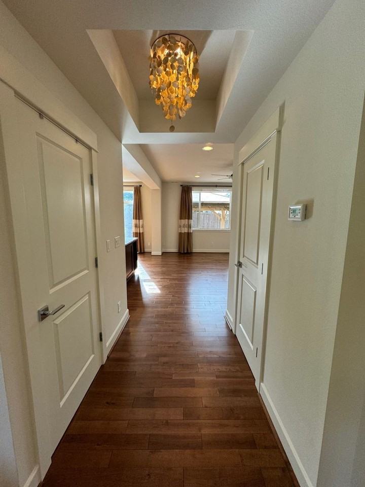 5619 Ne 8th St - Photo 5 of 45