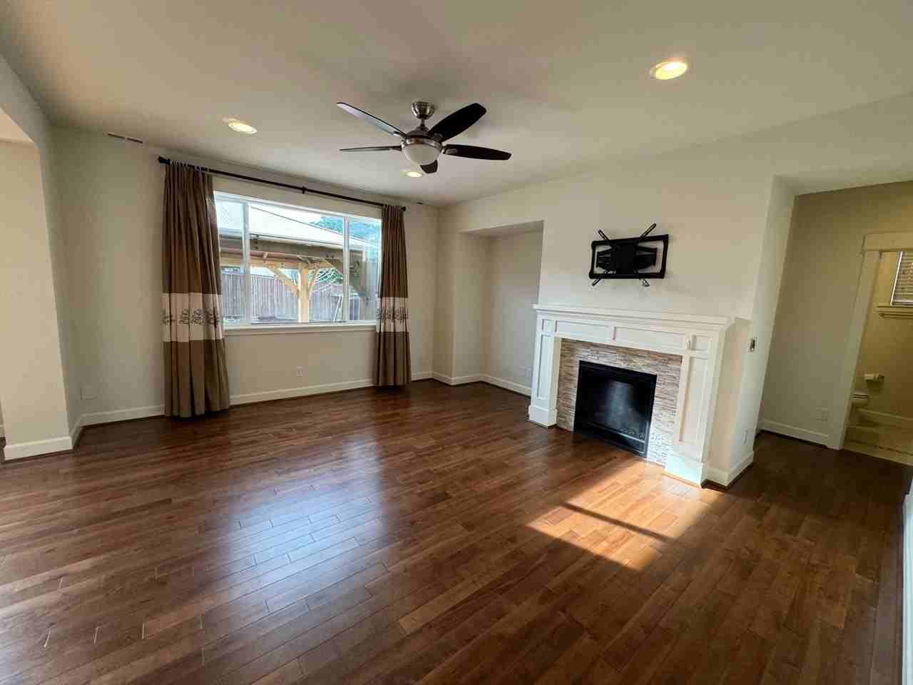 5619 Ne 8th St - Photo 6 of 45