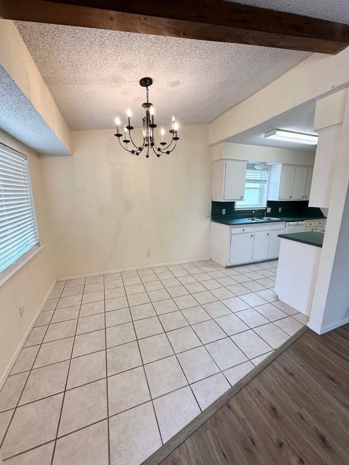 329 Rockylane Dr - Photo 3 of 13