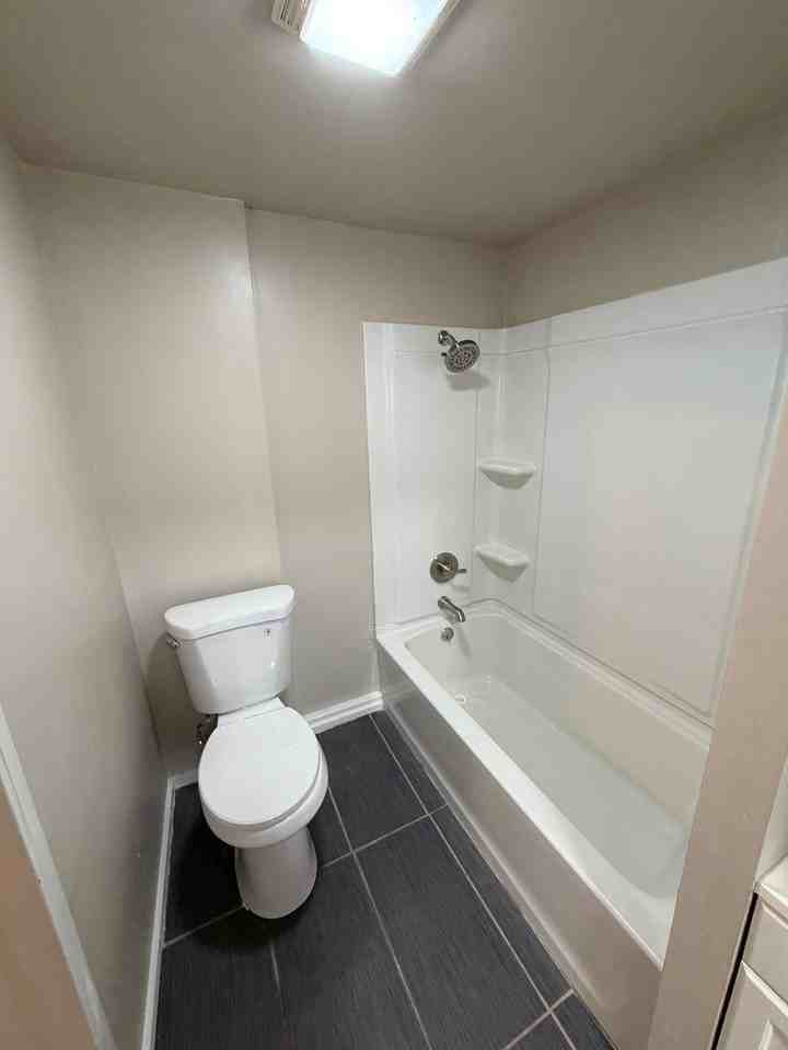 214 S Rowe St - Photo 5 of 9