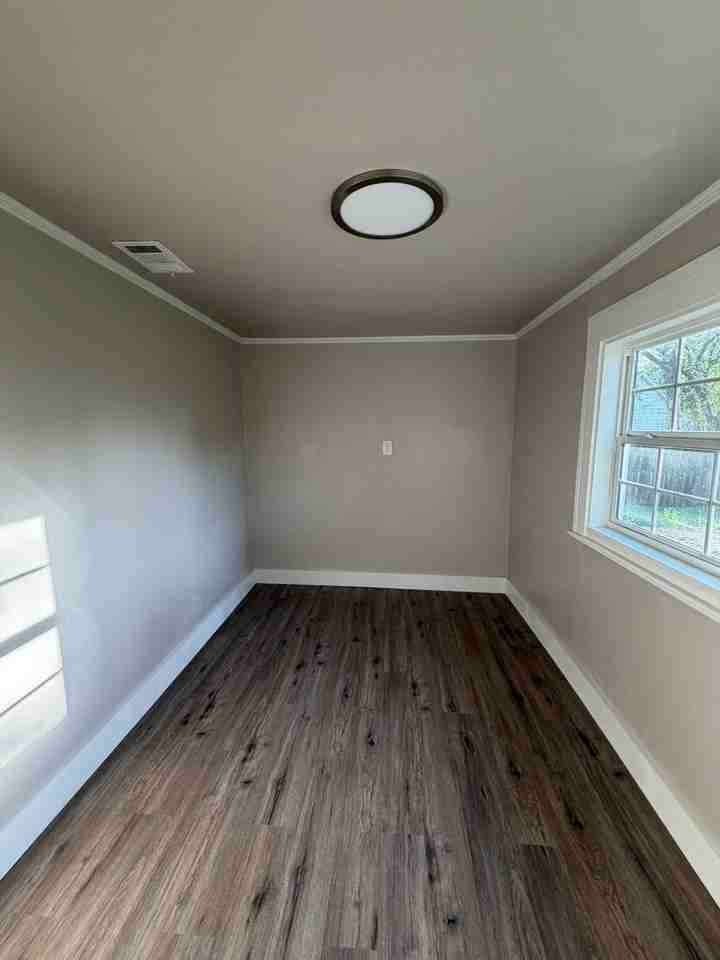 214 S Rowe St - Photo 7 of 9