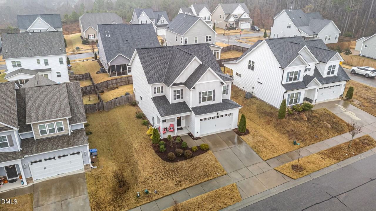 352 Cascade Hills Ln - Photo 2 of 26