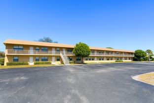 806 9th St West Palm Beach, FL 33403 - Photo 1 of 1