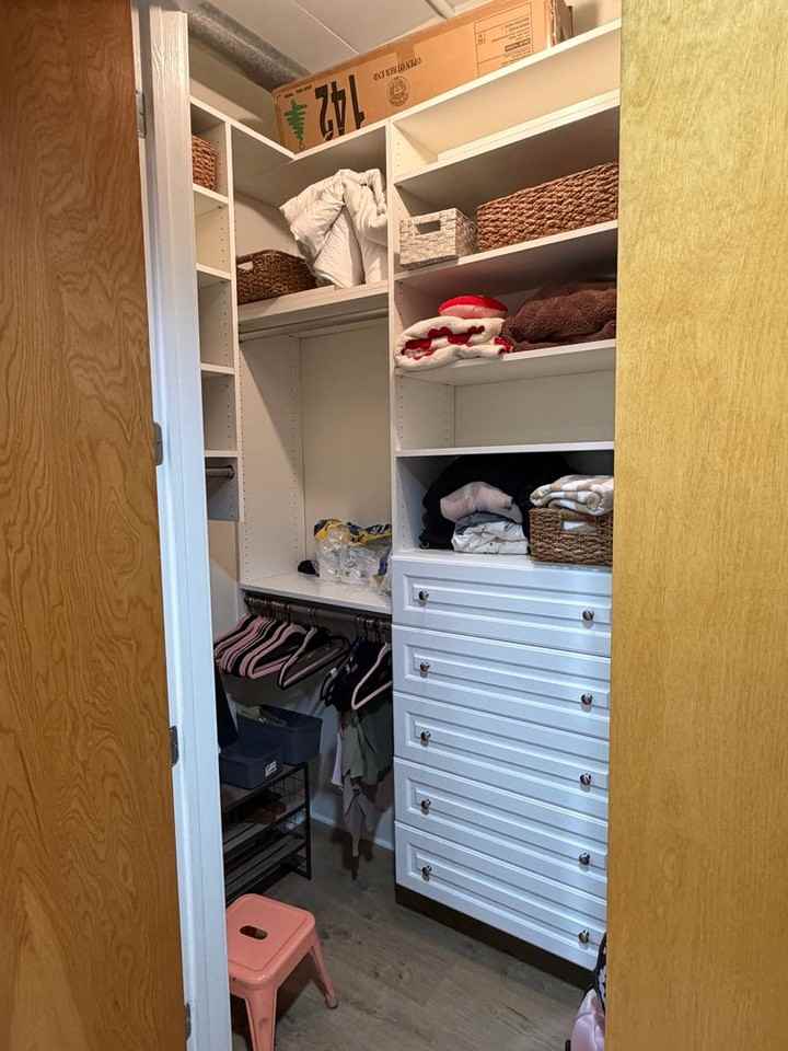 150 Bee St - Photo 6 of 27