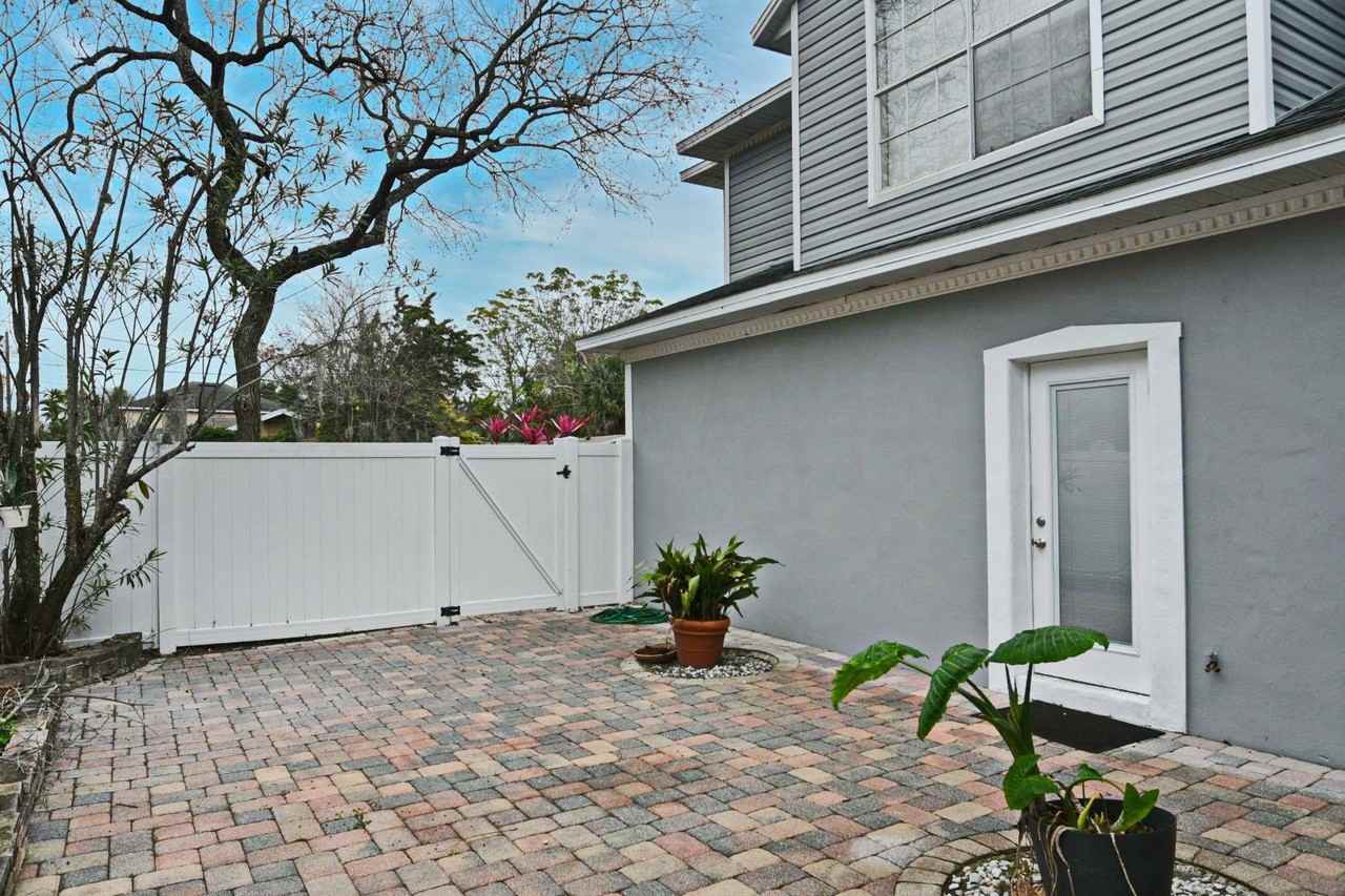 1400 Park Lake St - Photo 5 of 40