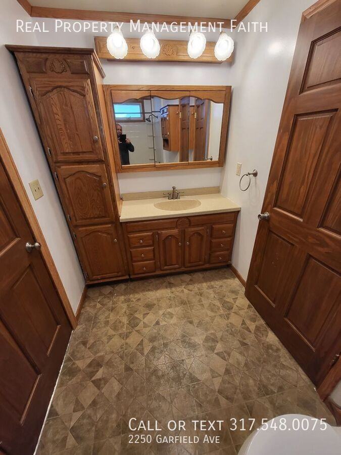 2250 Garfield Ave - Photo 5 of 20