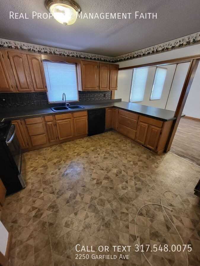 2250 Garfield Ave - Photo 7 of 20