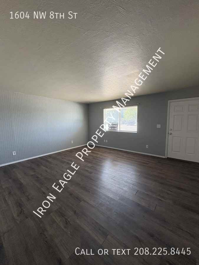 1604 Nw 8th St - Photo 5 of 10