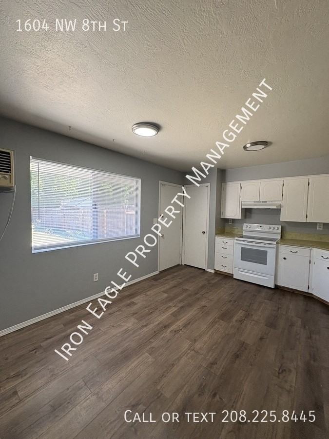 1604 Nw 8th St - Photo 6 of 10
