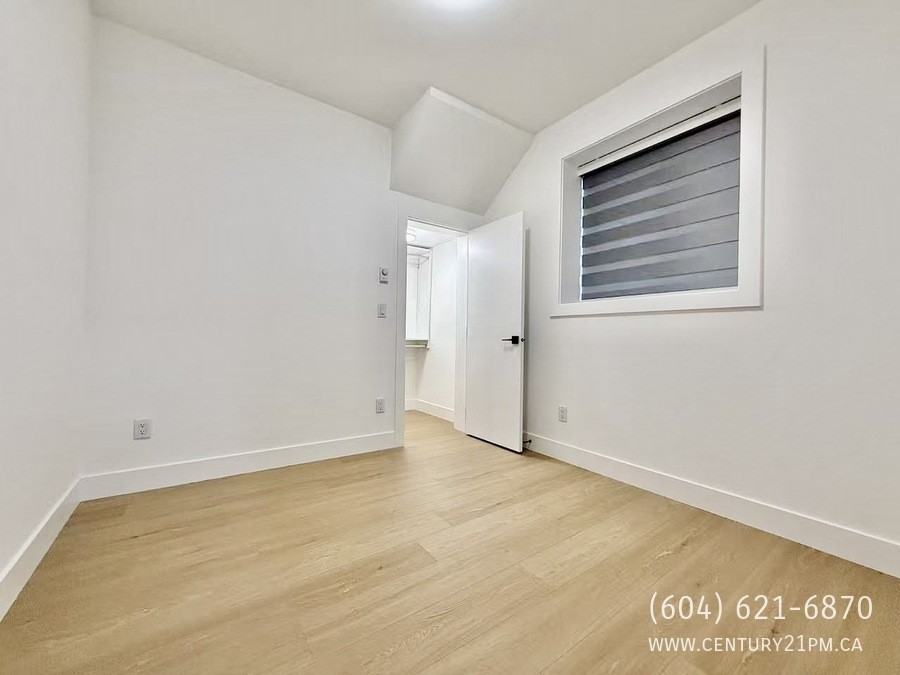 7479 149a St Lowr - Photo 3 of 9