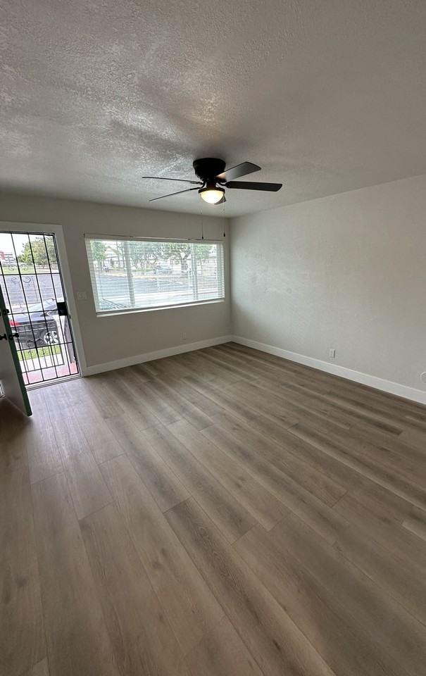 442 Smith Ave #1 - Photo 5 of 19