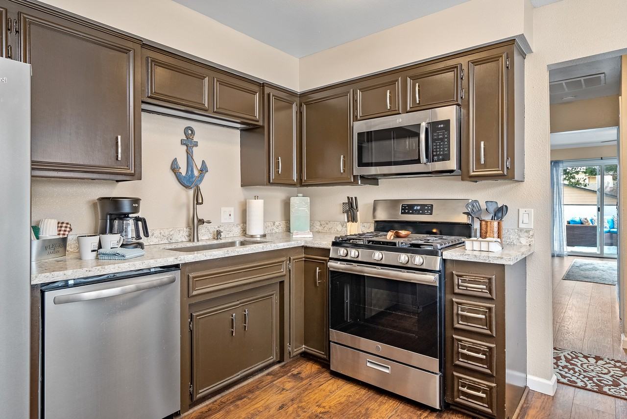 596 Saratoga Ave #A - Photo 3 of 13